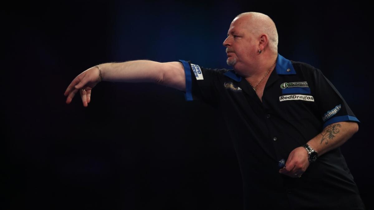 Robert "The Thorn" Thornton ist der erste Senioren-Darts-Weltmeister. (Foto)
