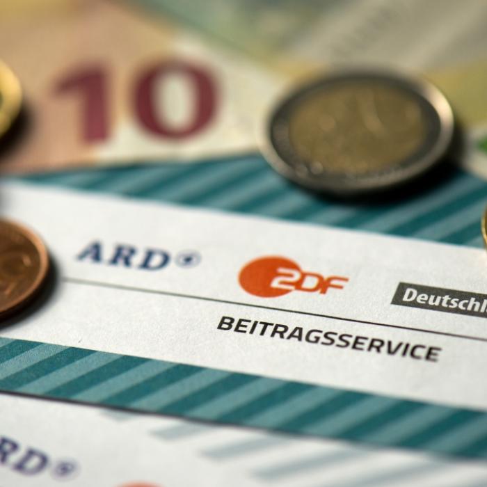 Heftige Debatte entbrannt! Stoppt die AfD die Erhöhung der GEZ-Gebühr?