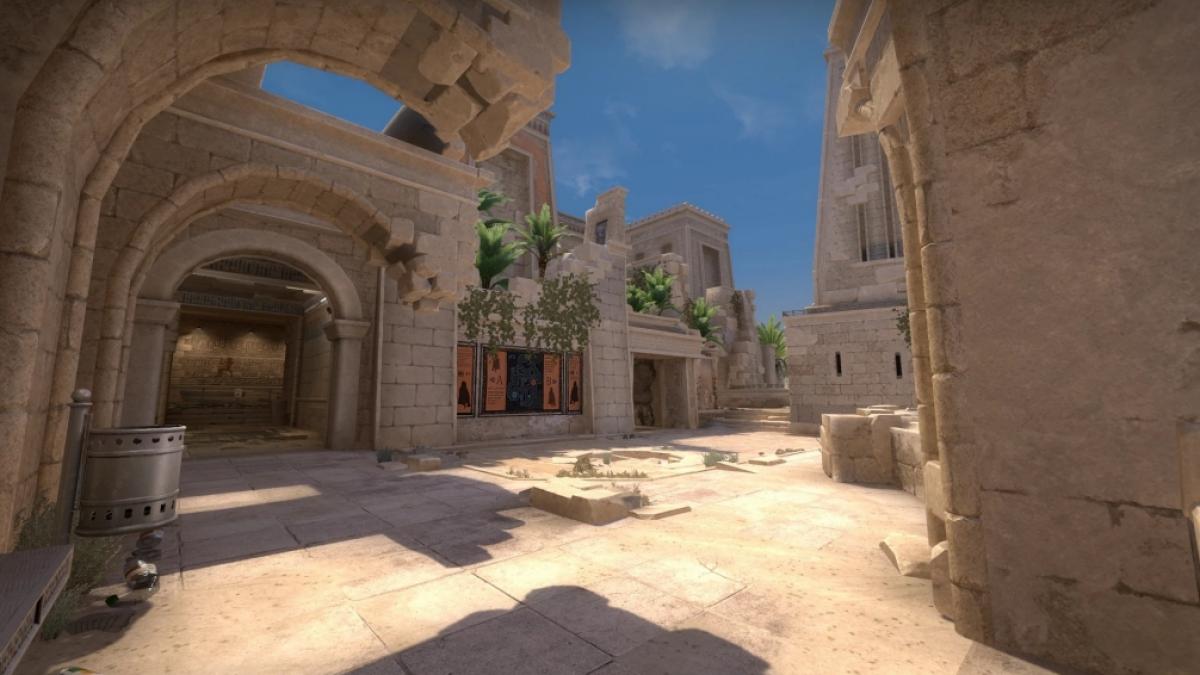 Die CS:GO-Karte Anubis spielt in einem &auml;gyptischen Tempelkomplex und bietet neben viel Sand und ein wenig Gr&uuml;n einige taktische Herausforderungen. (Foto)