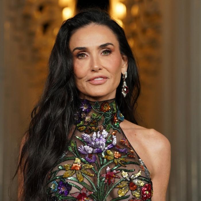 Irrer Anblick bei Benefiz-Gala im durchsichtigen Gucci-Kleid