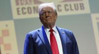 Donald Trump, Präsidentschaftskandidat der Republikaner und früherer US-Präsident, spricht bei einem Treffen des Detroit Economic Club.