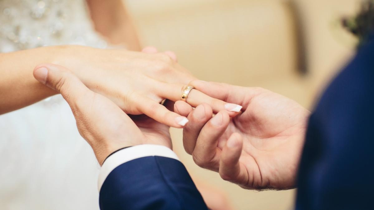 Eine erst 23 Jahre alte Frau ist wenige Tage nach ihrer Hochzeit unter tragischen Umst&auml;nden gestorben (Symbolfoto). (Foto)