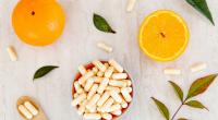 Vitamin C lässt sich über die Ernährung oder zusätzlich über Präparate aufnehmen.