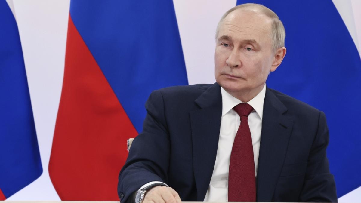 Wladimir Putins Wirtschaft steuert einer aktuellen Analyse zufolge geradewegs in eine Rezession. (Foto)