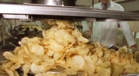 ...zum Beispiel in Kartoffelchips. Traurig aber wahr, einige Hersteller haben ihren Chips Bestandteile von Rind zugesetzt. Kennzeichnen müssen sie das nicht.