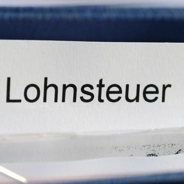 Ein Wechsel der Lohnsteuerklasse kann sich für einen Arbeitnehmer finanziell lohnen. Bis zum Jahresende ist dies noch möglich.