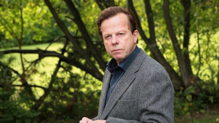 Krister Henriksson ist als Kurt Wallander eher knorrig und eigenwillig.