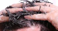 Ökotest hat 27 Anti-Schuppen-Shampoos getestet.