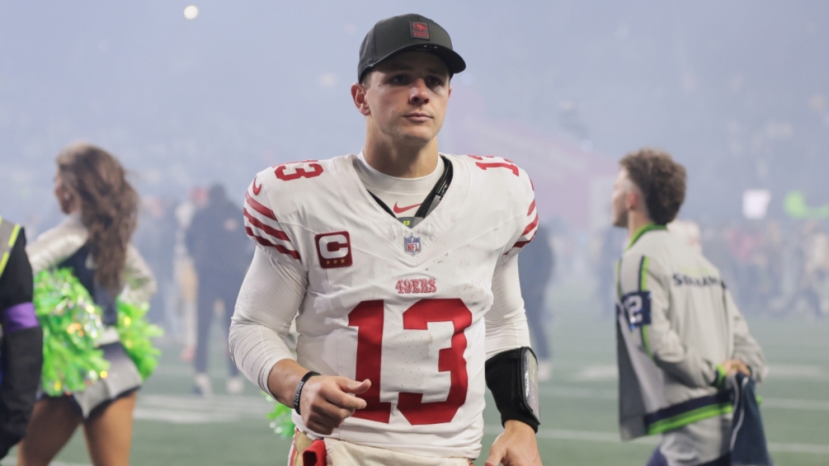 Brock Purdy von den San Francisco 49ers verl&auml;sst das Feld nach der Niederlage gegen die Seattle Seahawks, am 17.01.2026. (Symbolbild) (Foto)