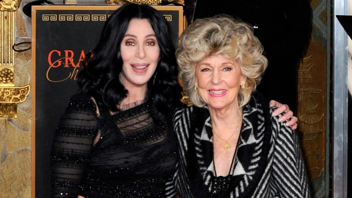 Cher trauert um ihre Mutter Georgia Holt. (Foto)