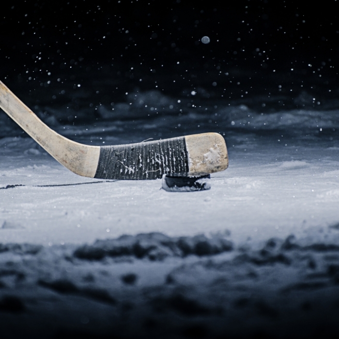 Mit nur 19 Jahren! Puck zertrümmert Schädel von Eishockey-Star
