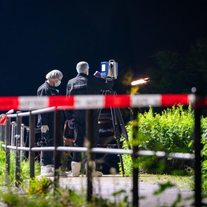 Mann auf offener Straße niedergeschossen - Täter weiter auf der Flucht