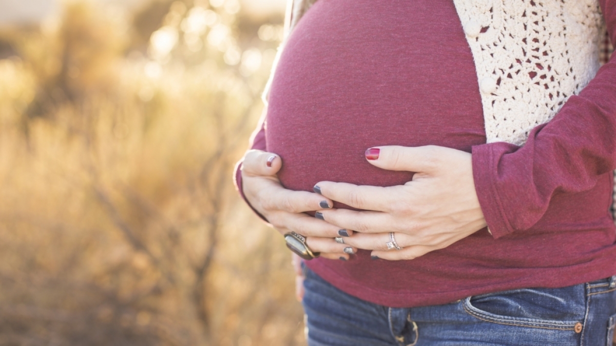 Obwohl sie ein schwerstbehindertes und nicht lebensf&auml;higes Baby unter dem Herzen tr&auml;gt, hat sich Keri Young aus den USA dazu entschieden, ihr Kind termingerecht auszutragen und nicht abtreiben zu lassen. (Foto)