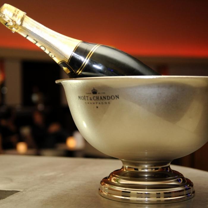 Tödliche Gefahr im Champagner! Behörde warnt vor Edelgetränk