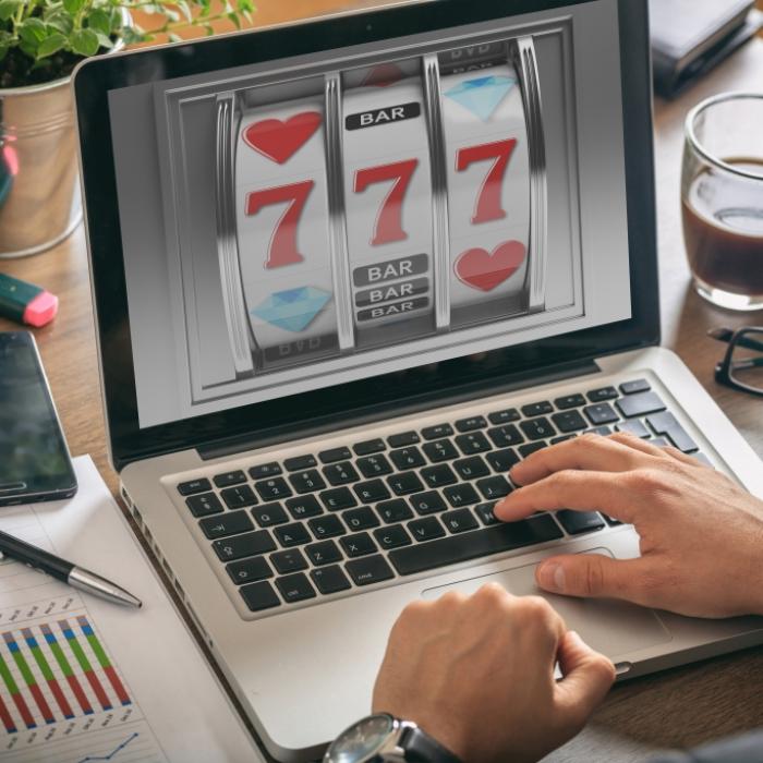 Wie beeinflussen Online-Slots das Spielverhalten?