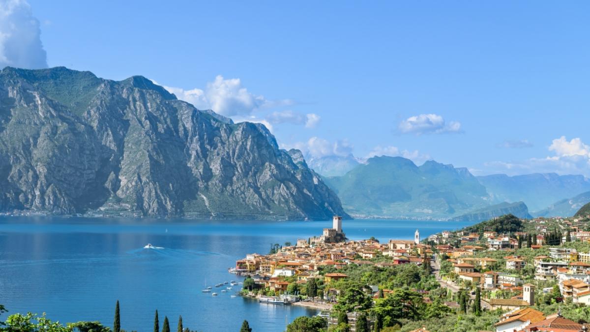 Kein Singen, kein Tanzen, kein Nassspritzen, kein Ballspielen: Am Gardasee herrschen von nun an strenge Regeln. (Foto)