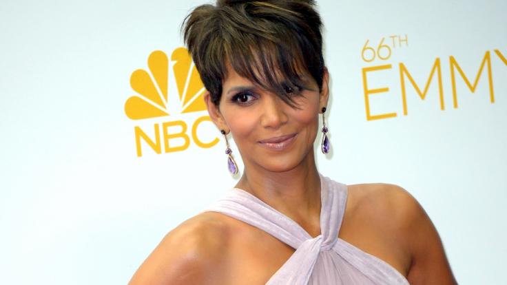 Schauspielerin Halle Berry ist auch mit Mitte 50 eine Augenweide.