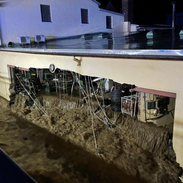 Wassermassen fluten Deutschland! Altenheim in Hagen evakuiert