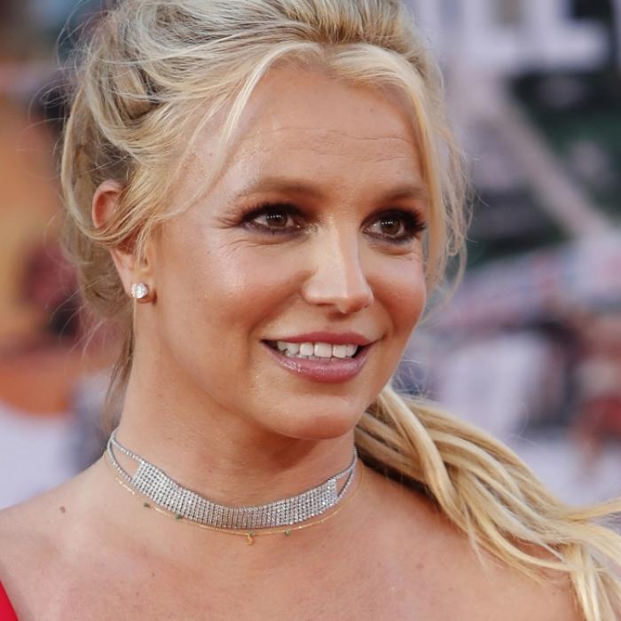 Britney dreht wieder durch! Halbnackt versohlt sie sich den Hintern