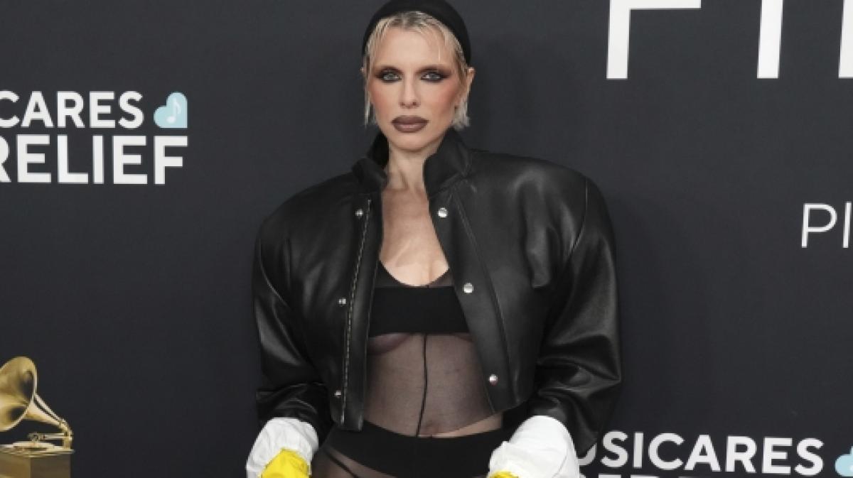 Julia Fox sorgte mit ihrem freiz&uuml;gigen Outfit bei der "Vanity Fair Oscar Party 2025" f&uuml;r Aufregung. (Foto)