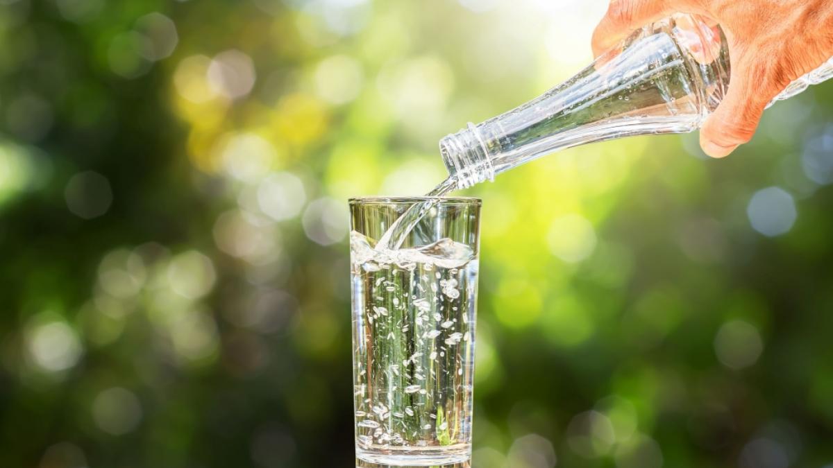 Ein Mineralwasser wird aktuell zur&uuml;ckgerufen. (Symbolfoto) (Foto)