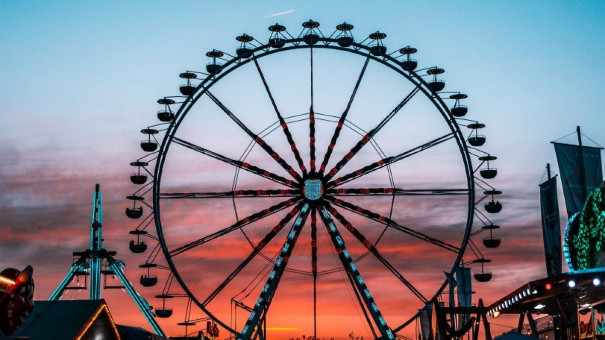Ein Stromausfall legte ein Riesenrad in einem US-Freizeitpark lahm. (Foto)