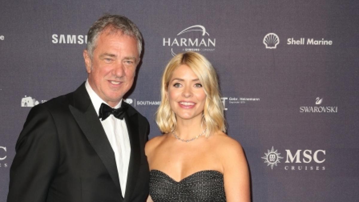 Die britische "Fr&uuml;hst&uuml;cksfernsehen"-Moderatorin Holly Willoughby (rechts) trauert um ihre geliebte Schwiergermutter. (Foto)