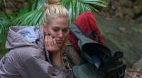 Den anderen Campern ist die faule Larissa ein Dorn im Auge.