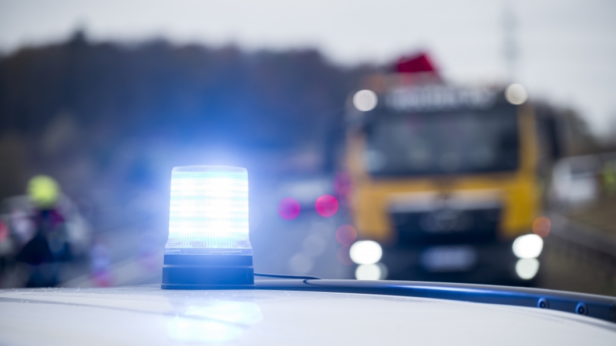 Die Polizei informiert &uuml;ber einen aktuellen Unfall (Symbolbild). (Foto)