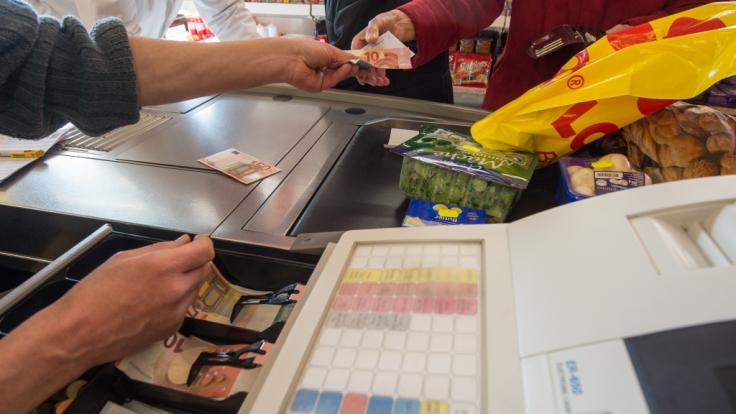Vorschuss auf Arbeitslosengeld jetzt auch an der Supermarktkasse (Symbolbild)