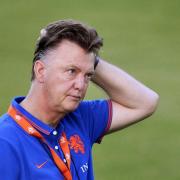 WM-Halbfinale 2014: Louis van Gaal steht vor einer schweren Aufgabe. Der niederländische Trainer muss in seiner langen Karriere zum ersten Mal ein Gegenmittel für Lionel Messi finden.