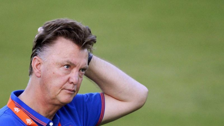 WM-Halbfinale 2014: Louis van Gaal steht vor einer schweren Aufgabe. Der niederländische Trainer muss in seiner langen Karriere zum ersten Mal ein Gegenmittel für Lionel Messi finden.