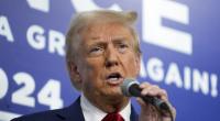 Donald Trump irrt wegen einer Mikrofon-Panne auf der Bühner in Detroit umher.