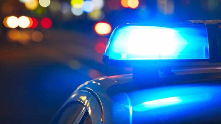 Drei Jugendliche haben während einer Lehrveranstaltung im nordrhein-westfälischen Goch einen 17-Jährigen angegriffen.