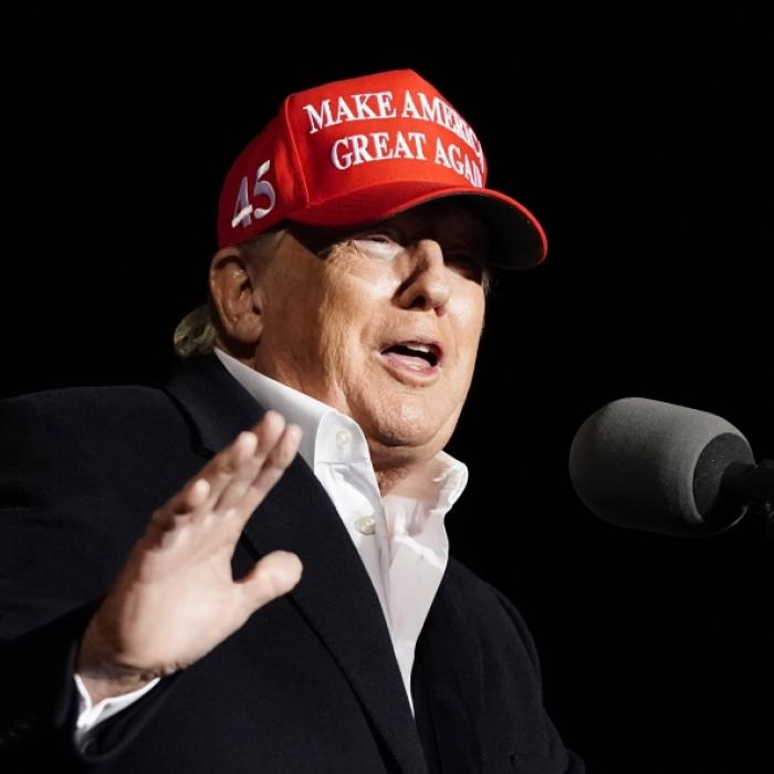 Kettensägen-Schock und Abzock-Skandal! Jetzt dreht der Trump-Clan völlig durch