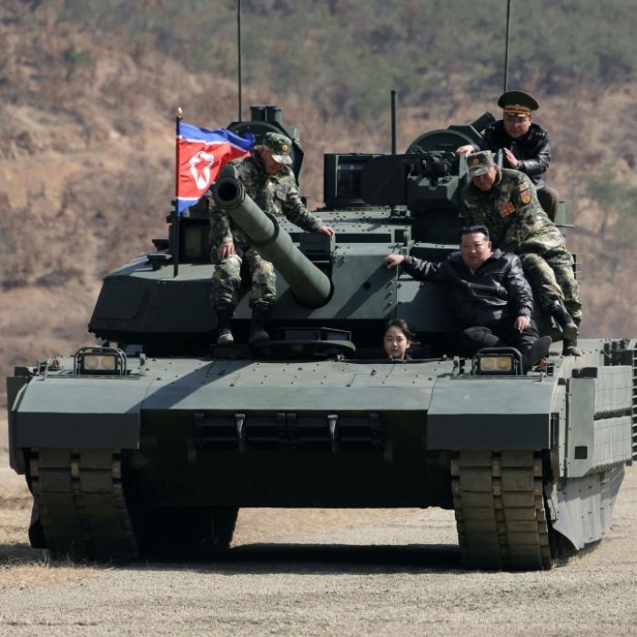 Mit 13 schon im Panzer - wird sie Nordkoreas nächste Diktatorin?