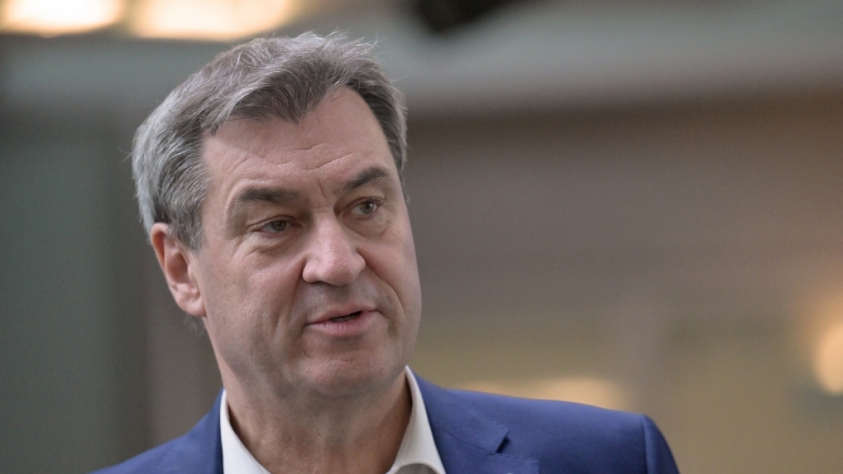 Markus S&ouml;ders Weihnachts-Look sorgt im Netz f&uuml;r reichlich Lacher. (Foto)