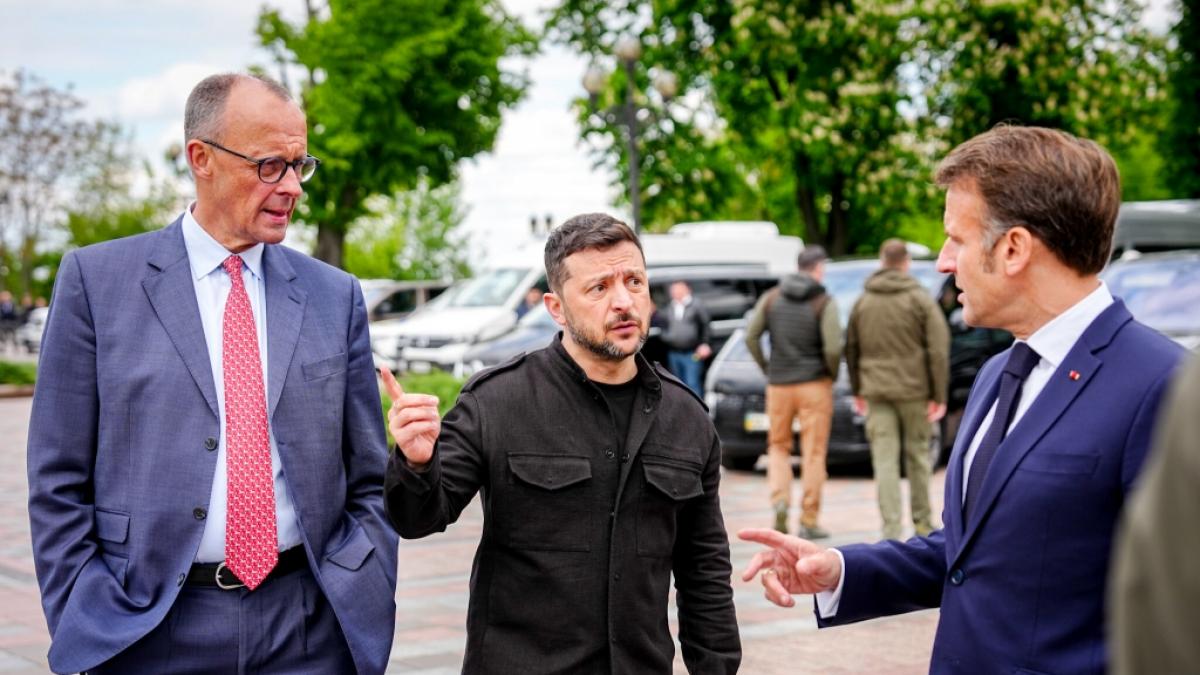 Friedrich Merz droht Wladimir Putin: "Massive Versch&auml;rfungen der Sanktionen" - Besuch in Kiew mit klarer Botschaft. (Foto)