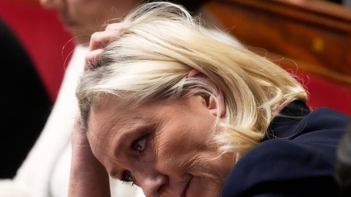 Marine Le Pen wurde zu einer Haftstrafe mit Fu&szlig;fessel verurteilt. (Foto)