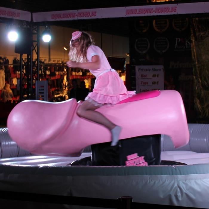 Penis-Rodeo und Co.: Die skurrilen Seiten der Erotikmesse