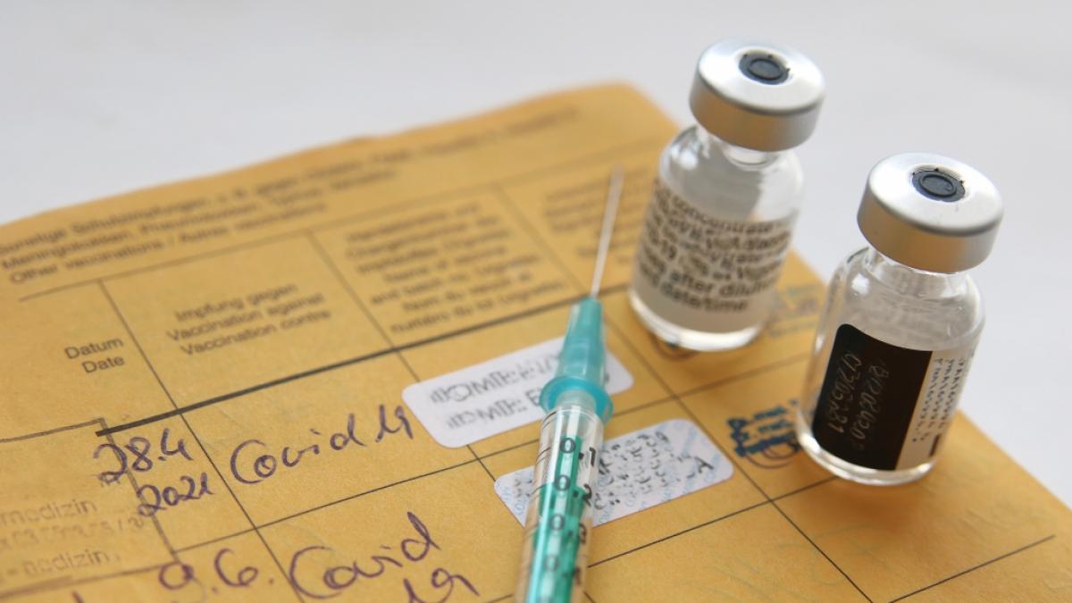 Ein neuer Rechner ermittelt, wie hoch das Risiko f&uuml;r Geimpfte ist an Covid-19 zu erkranken oder zu sterben. (Symbolfoto) (Foto)