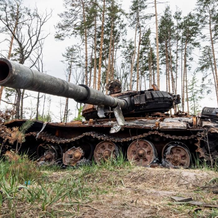 Drohne feuert Panzerfaust ab! Putin-Panzer fliegen in die Luft