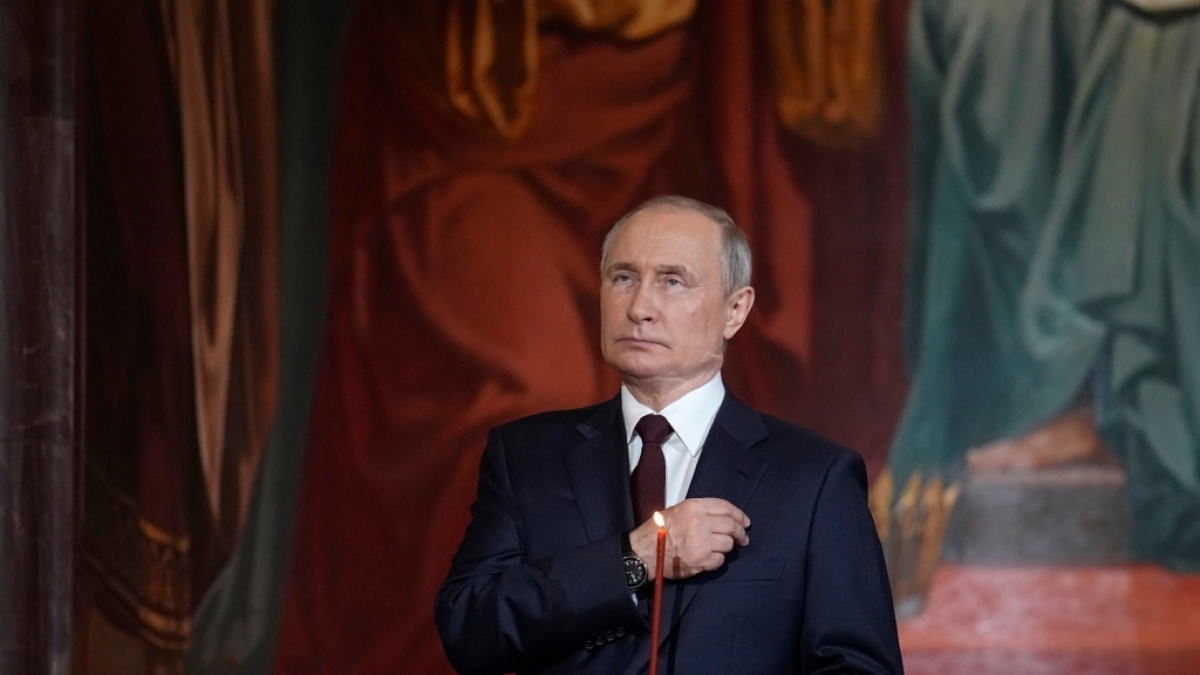 Wie echt sind die Aufnahmen, die Kreml-Chef Wladimir Putin beim Ostergottesdienst in der Christ-Erl&ouml;ser-Kathedrale in Moskau zeigen? (Foto)