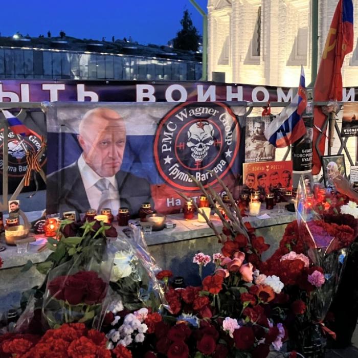 Rechtsextremer Anti-Putin-Kämpfer sicher: Kreml-Tyrann zerstört Wagner-Armee
