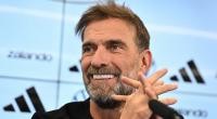 Jürgen Klopp lächelt bei der Pressekonferenz zur Vorstellung des neuen Bundestrainers.