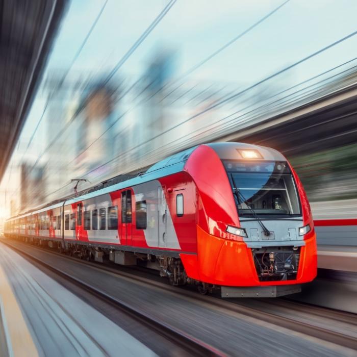 Dreijähriger Junge von Zug überrollt - er war alleine unterwegs!
