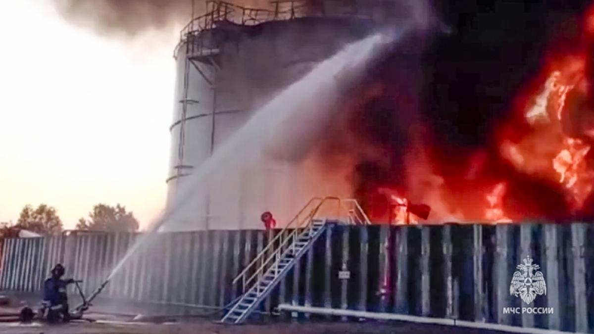 Im S&uuml;den Russlands ist ein &Ouml;llager einem ukrainischen Drohnenangriff zum Opfer gefallen und in Flammen aufgegangen (Archivbild). (Foto)