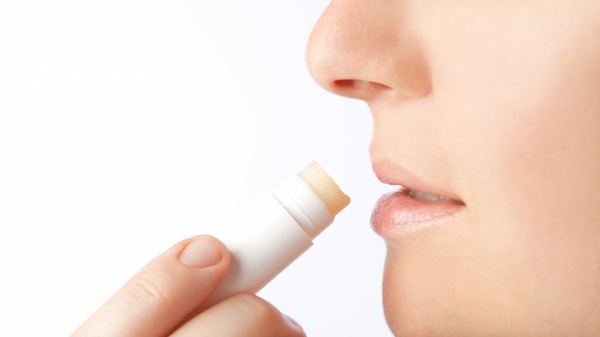 Balsam f&uuml;r die Lippen - aber k&ouml;nne Lippenpflegestifte abh&auml;ngig machen? (Foto)