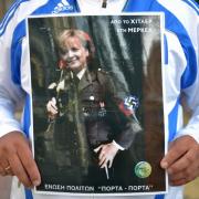 Protest gegen Deutschland in Griechenland: Merkel in Nazi-Uniform.