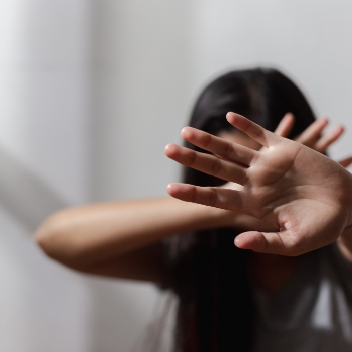 Horror-Mutter erlaubt Ex-Freund Vergewaltigung von Tochter (12) - Knast!